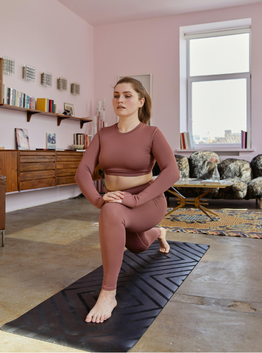 Woman doing bodyweight lunges at home